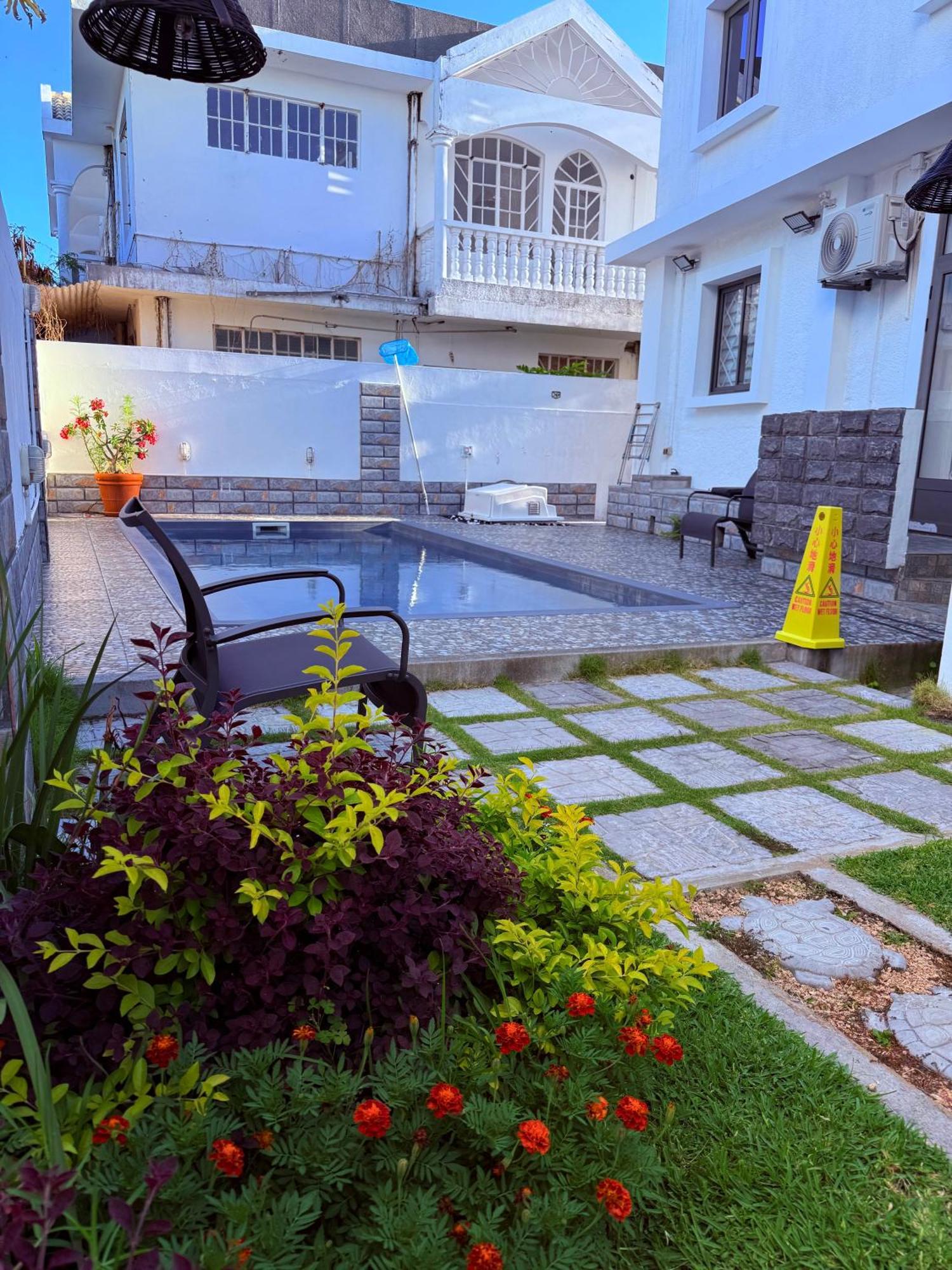 Happy House - Cosy Apartment With Private Pool And Walking Distance To Blue Bay Beach Esterno foto